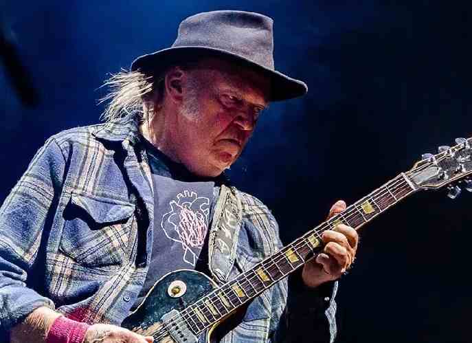 Neil Young And The Chrome Hearts